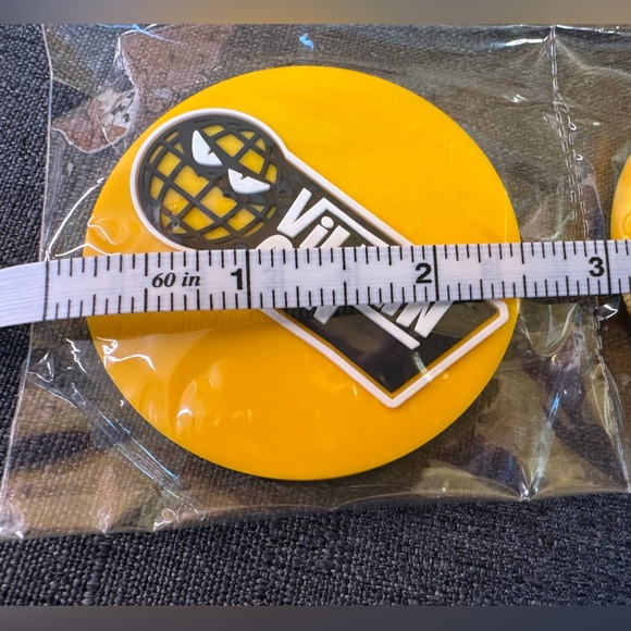 Minions Villain Con Magnet set of 2 Universal Studios Parks NWT - Picture 7 of 7